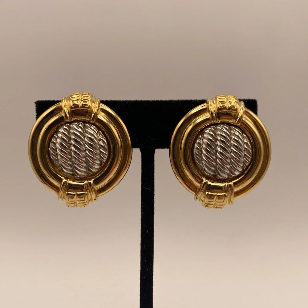 Vintage Givenchy earring clip on 1980‎